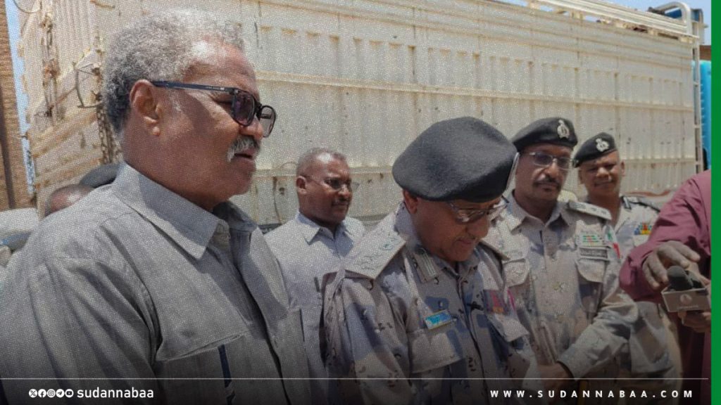 والي القضارف يقف على ضبطية الجمارك لكميات كبيرة من السجائر والشيشة الإلكترونية المهربة