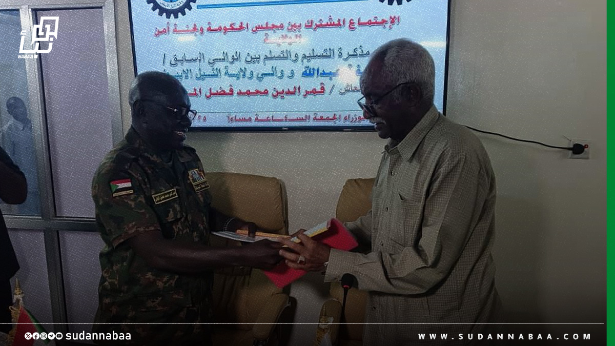 اللواء قمر الدين يتسلم مهامه رسميًا والياً للنيل الأبيض ويؤكد دعمه للقوات المسلحة 10 اللواء قمر الدين يتسلم مهامه رسميًا والياً للنيل الأبيض ويؤكد دعمه للقوات المسلحة