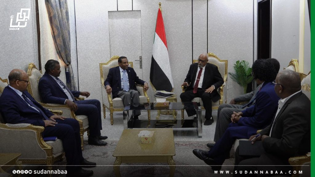 رئيس الوزراء يتفقد سير العمل بديوان المراجع العام ويؤكد أهمية تعزيز الدور الرقابي في الدولة