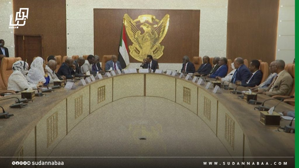 رئيس مجلس الوزراء يحل الحكومة 1 رئيس مجلس الوزراء يحل الحكومة