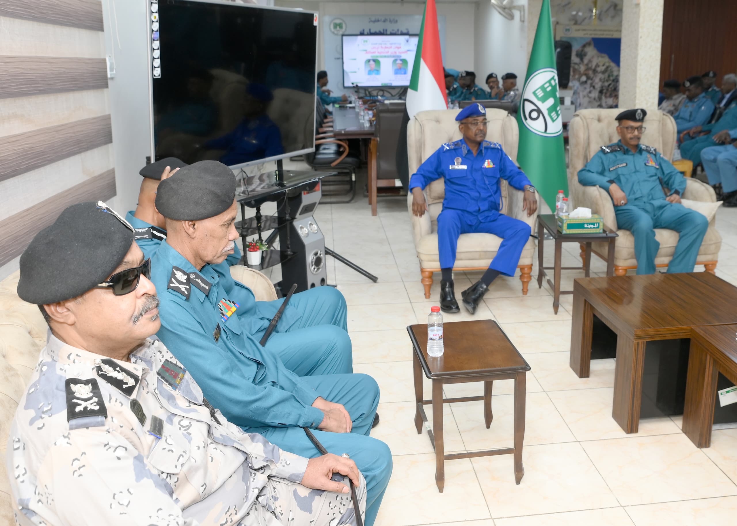 وزير الداخلية المكلف يزور قوات الجمارك ويتفقد الإنجازات التقنية