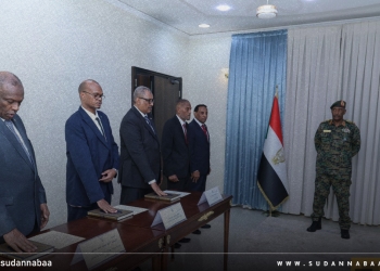 الوزراء ووزراء الدولة يؤدون القسم أمام رئيس مجلس السيادة