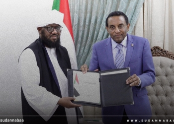 رئيس الوزراء يتسلم رؤية للعلماء والدعاة تدعم توجهات حكومة الأمل للفترة الانتقالية