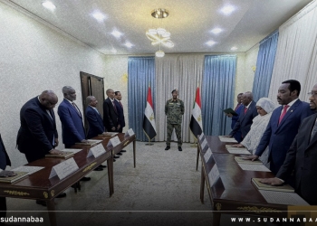 عدد من الوزراء يؤدون القسم أمام رئيس مجلس السيادة