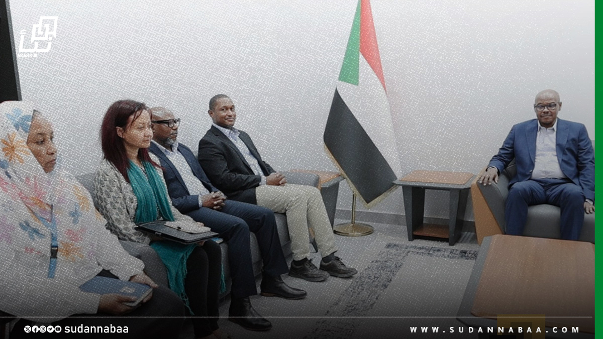 مستشار مجلس السيادة يلتقي المدير الإقليمي للمفوضية السامية لشؤون اللاجئين 10 مستشار مجلس السيادة يلتقي المدير الإقليمي للمفوضية السامية لشؤون اللاجئين