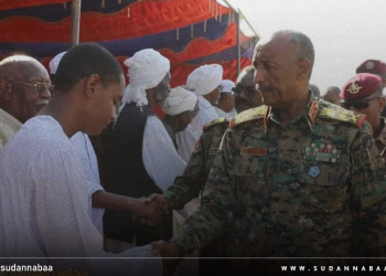 البرهان يقدم واجب العزاء لأسرة الشهيد المقدم عبدالله ميرغني زروق ويؤكد: القوات المسلحة صمام أمان البلاد
