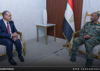 البرهان يلتقي وزير الخارجية المصري
