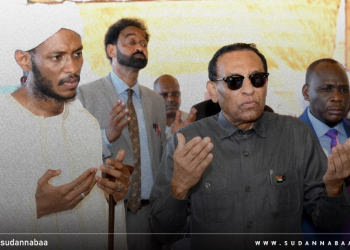 رئيس الوزراء كامل ادريس يشارك في عزاء أمير دار الحمر عبدالمنعم منصور