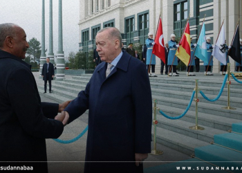 البرهان يصل تركيا وأردوغان يقيم مراسم استقبال رسمية له بالقصر الرئاسي