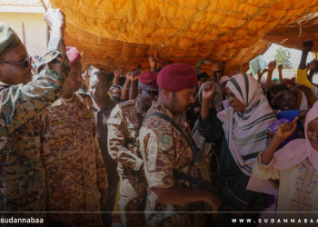 كباشي يتفقد الوافدين بأمبدة ويبشر بقرب النصر والتحرير