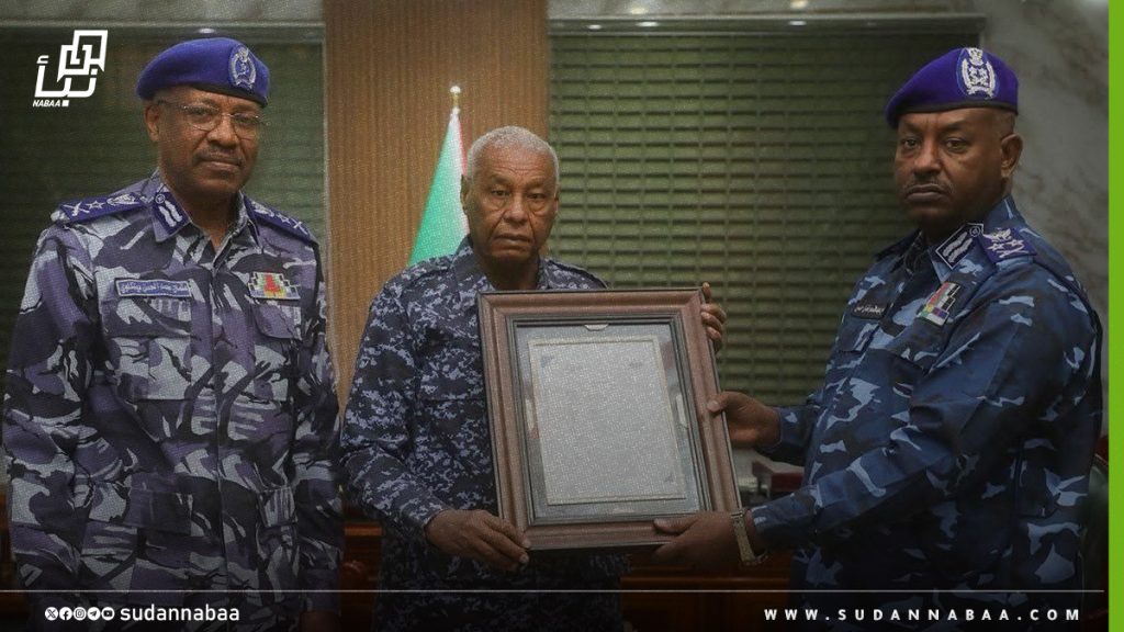 وزير الداخلية يتسلم التقرير الختامي لإدراج المفتاح السوداني وتسجيل الجواز السوداني بالمنظمة العالمية للطيران المدني 1 وزير الداخلية يتسلم التقرير الختامي لإدراج المفتاح السوداني وتسجيل الجواز السوداني بالمنظمة العالمية للطيران المدني