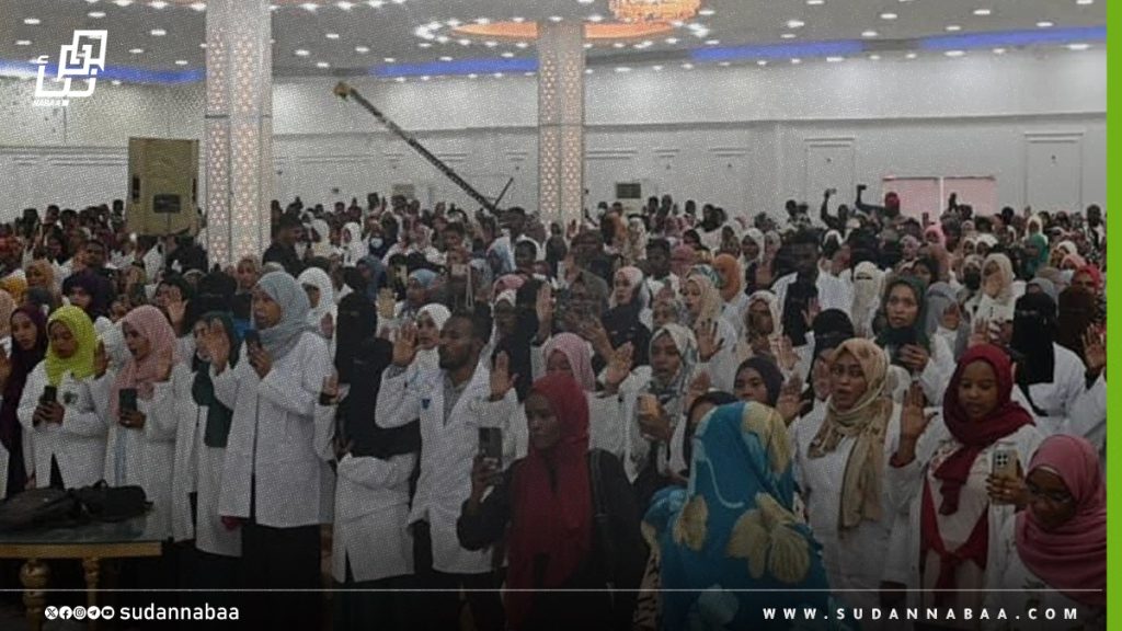 وزير الصحة يشهد أداء القسم الطبي لـ 5874 من ممارسي المهن الطبية والصحية 1 وزير الصحة يشهد أداء القسم الطبي لـ 5874 من ممارسي المهن الطبية والصحية