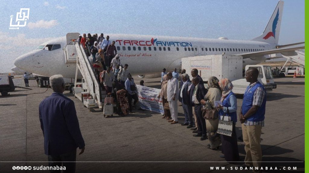 وصول الفوج الثاني من اللاجئين السودانيين العائدين من يوغندا إلى بورتسودان 1 وصول الفوج الثاني من اللاجئين السودانيين العائدين من يوغندا إلى بورتسودان