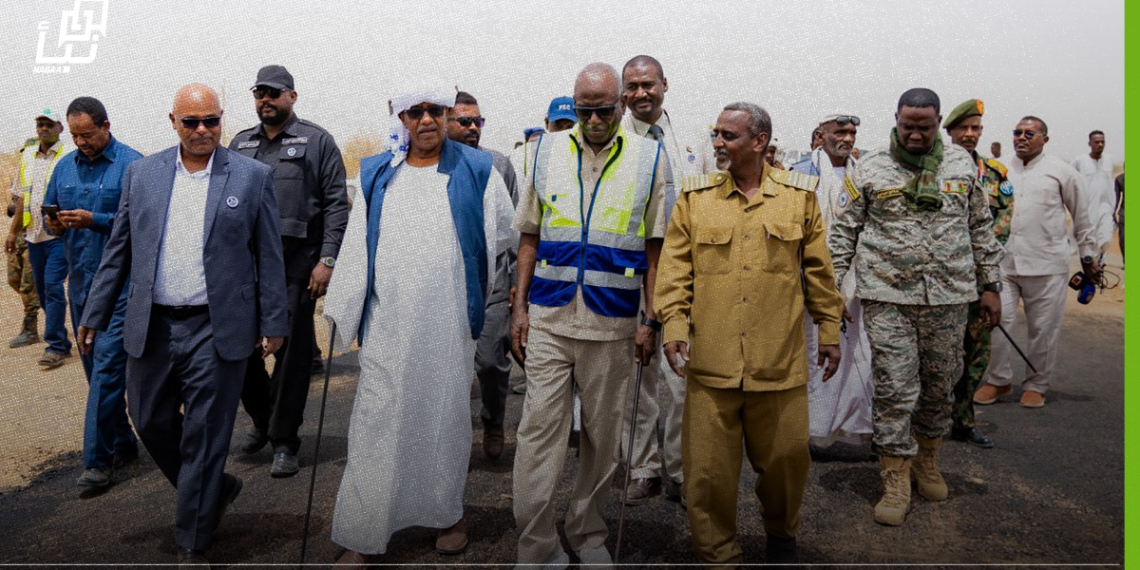 وزير النقل ووالي البحر الأحمر يدشنان سفلتة طريق طوكر ويعلنان اكتمال تأهيل 26 جسراً بالمنطقة