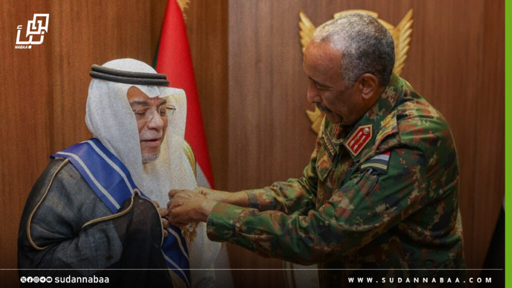 البرهان يمنح السفير السعودي وسام النيلين من الطبقة الأولى بمناسبة انتهاء فترة عمله