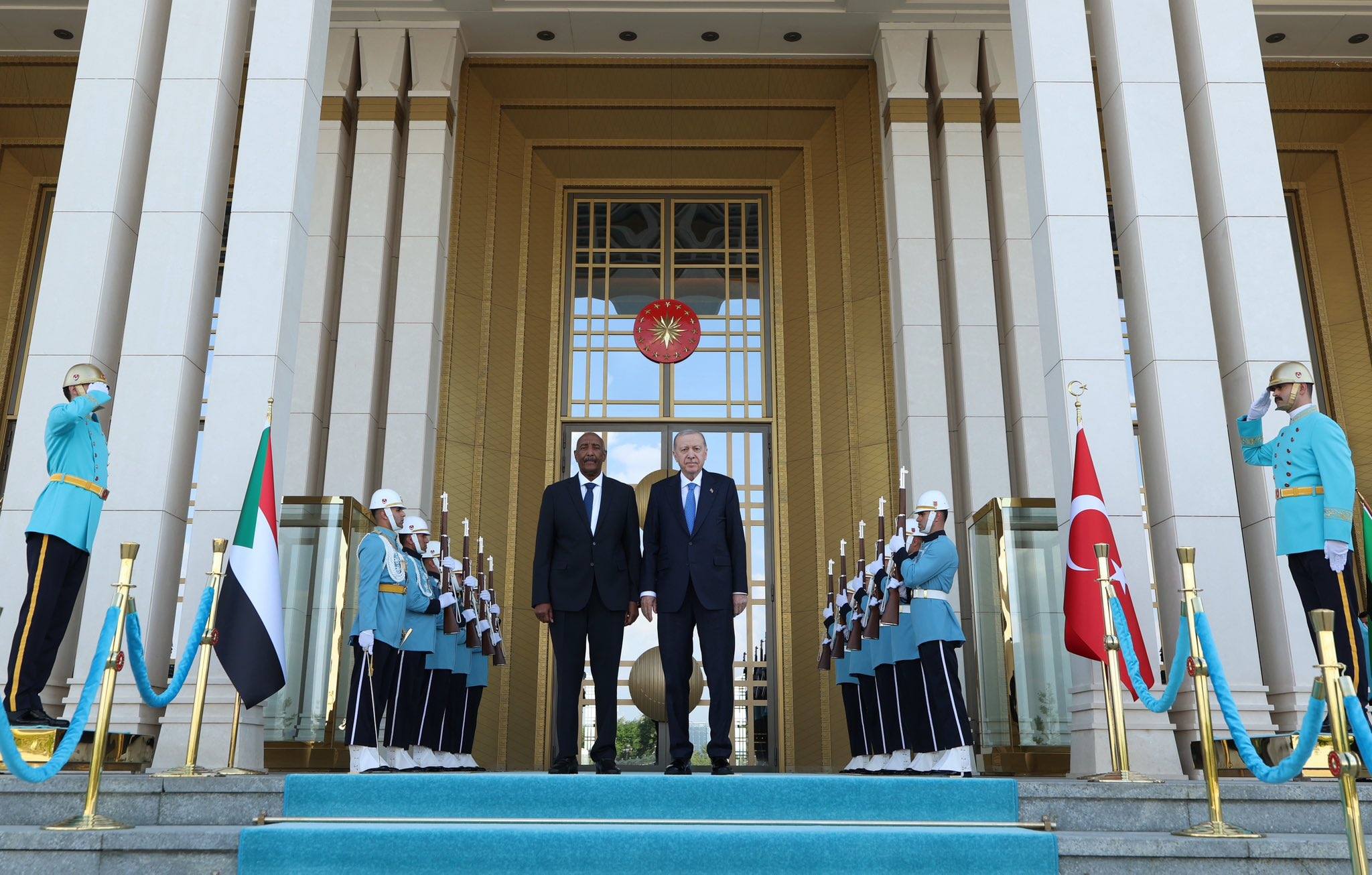 Al-Burhan Arrives in Türkiye on Unannounced Visit, Holds Summit with Erdoğan