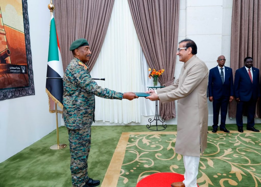 Al-Burhan Receives Credentials of Pakistan’s Ambassador to Sudan 1 Al Burhan Receives Credentials of Pakistani Ambassador