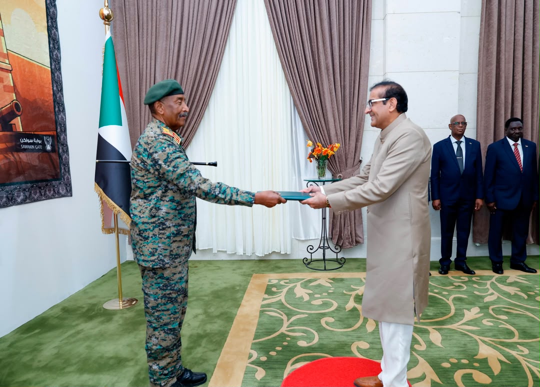 Al-Burhan Receives Credentials of Pakistan’s Ambassador to Sudan