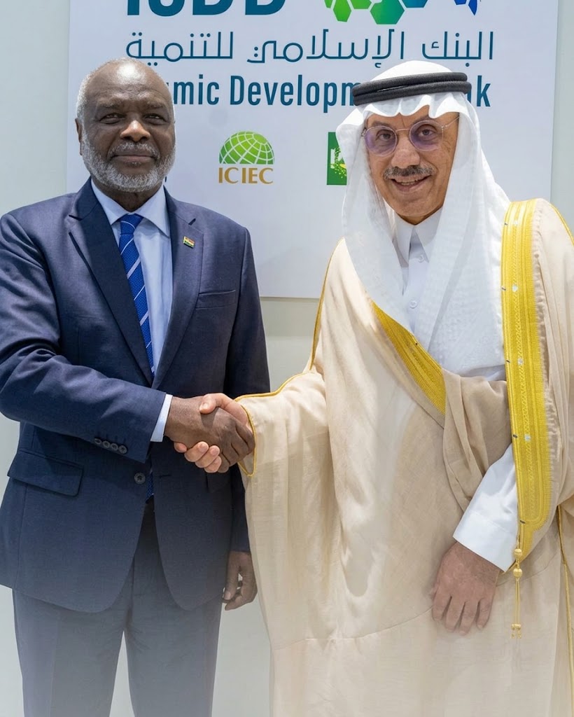 Finance Minister Discusses Resumption of Cooperation with Islamic Development Bank Group 10 Finance Minister Discusses Resumption of Cooperation with Islamic Development Bank Group